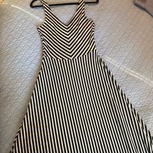 Long sleeveless dress